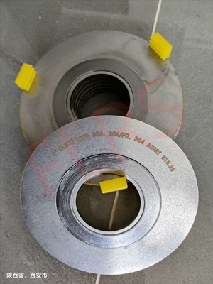 comprar En el caso de las bandas de acero inoxidable, el tipo CGI de la junta espiral con anillo exterior y anillo interior de SS304 online manufacture