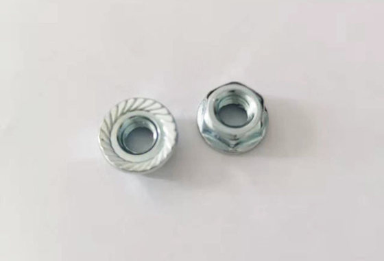 El hex. galvanizado del acero de carbono serró el grado DIN6923 de las nueces 4,8 del reborde